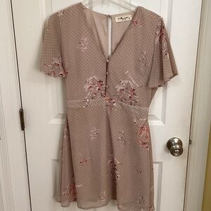 Mauve Floral V-Neck Mini Dress with Button Detail